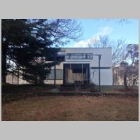 Gropius House, Lincoln, Massachusetts, photo victorgrigas, Wikipedia.jpg
